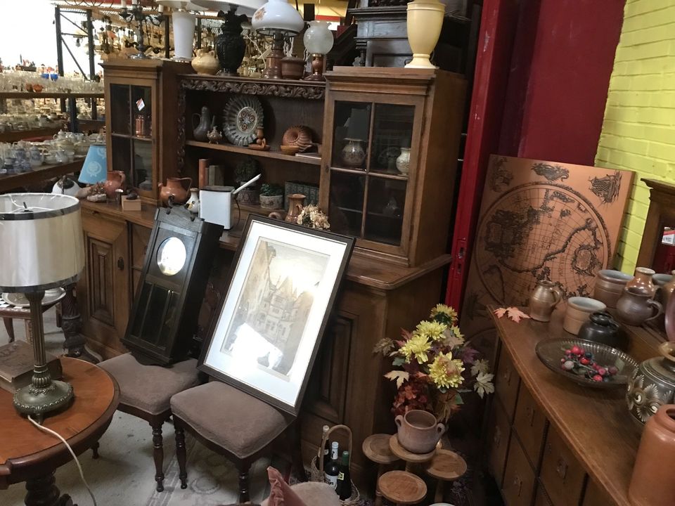 Kommode, antik, Tisch mit Klappen aus Holz- Schatzkammer in Flintbek