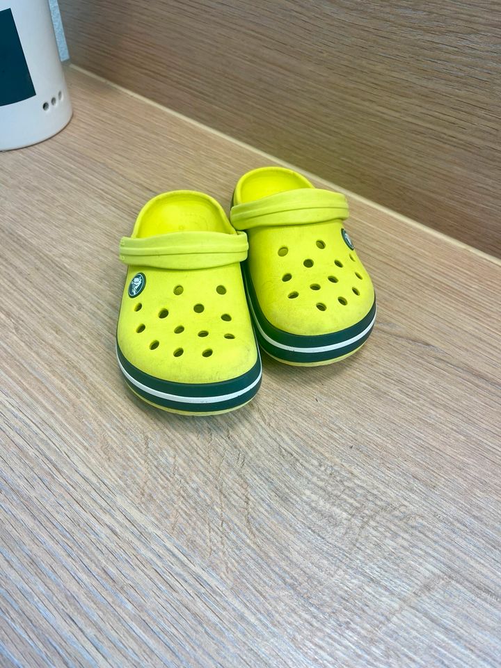 Sehr schöne Crocs in gelb C 10 C10 Größe 27/28 Schuhe in Tamm