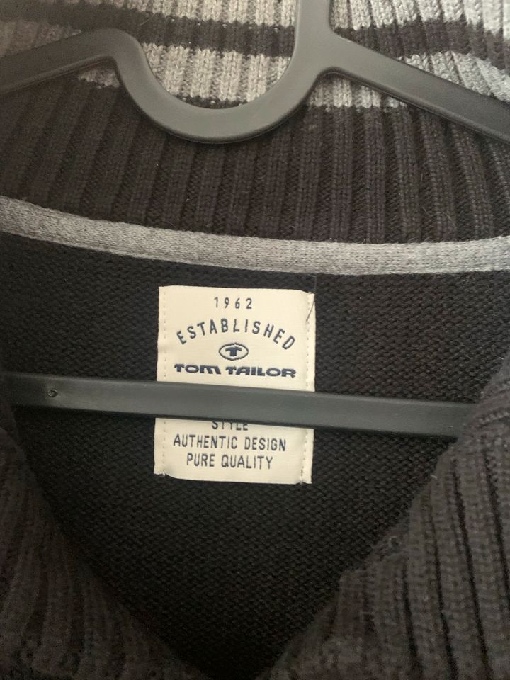 Strickjacke schwarz zum zuknöpfen TomTailor L, bestickt, weiß in Darmstadt