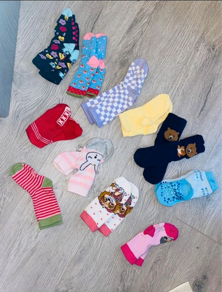 Socken / Strümpfe Kinder / Babys in Rödermark