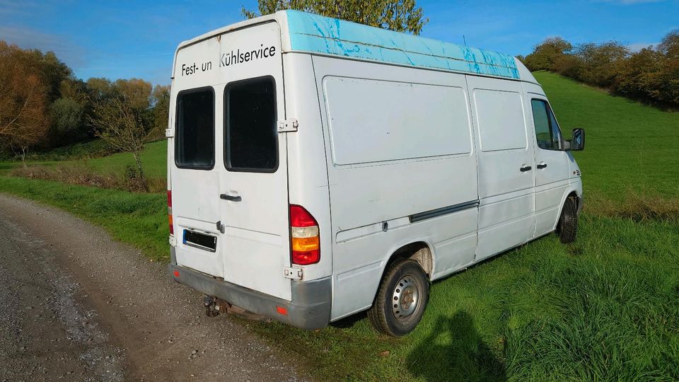 Sprinter Mercedes 211 L2 H2 AHK in Eppingen