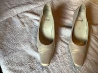 Damenschuhe von Högl Größe 5 in schimmender Cremefarbe /5 Niedersachsen - Goslar Vorschau