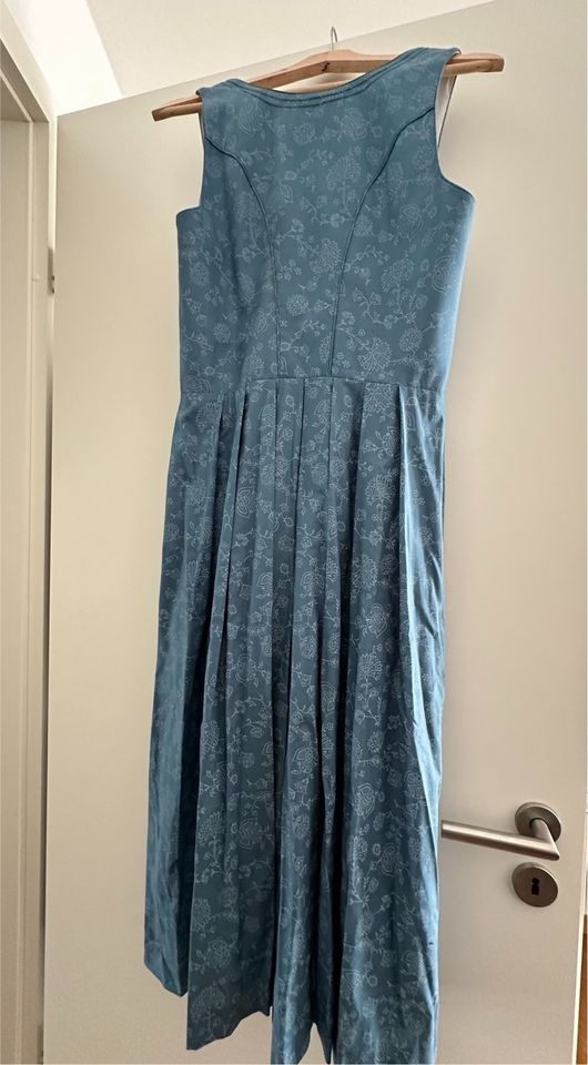 Schönes Dirndl mit Schürze von Wenger, Gr. 40 in München