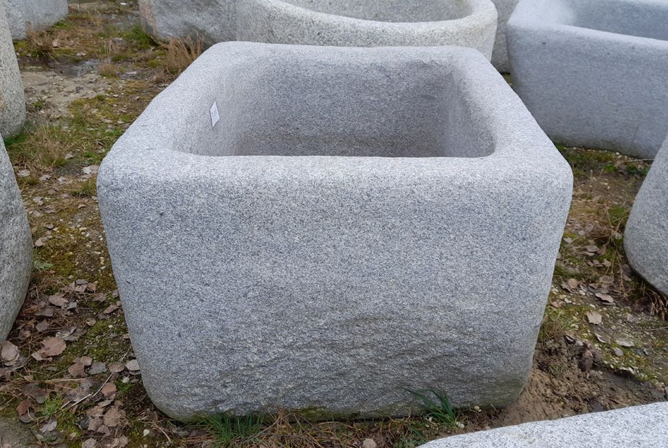 Granitbrunnen, Granittrog, Granitwassergrand, Natursteinbrunnen