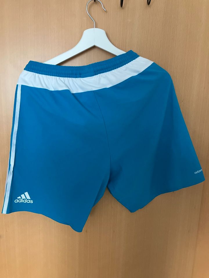 Schalke Shorts in Himmelblau Größe M in Gelsenkirchen