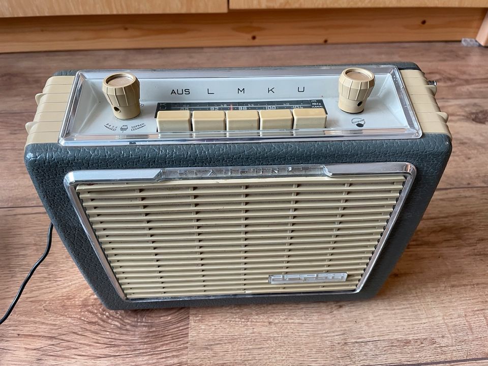 Kofferradio Blaupunkt Derby mit Autohalterung  1961 / 1962 in Heinsberg