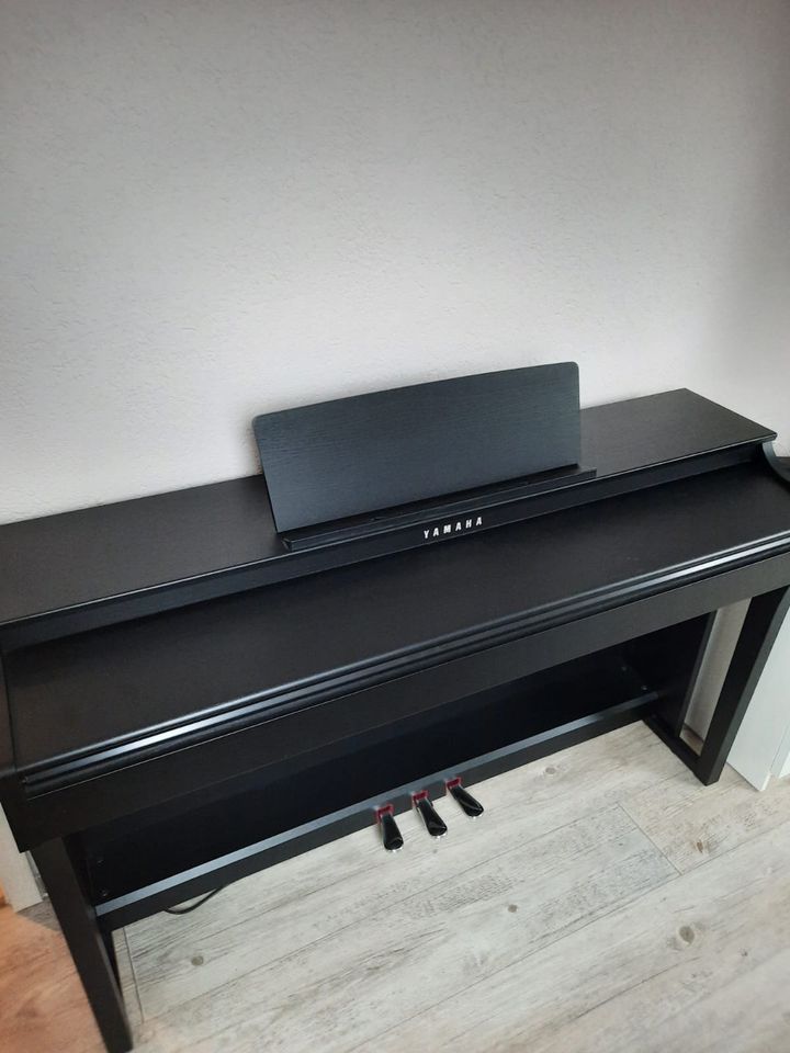 Digitalpiano Yamaha CLP-625 B schwarz matt in Lößnitz