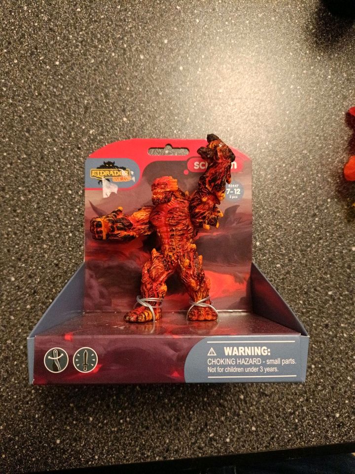 Schleich Eldrador Lava Golem mit Waffe 42447 ovp in Mendig