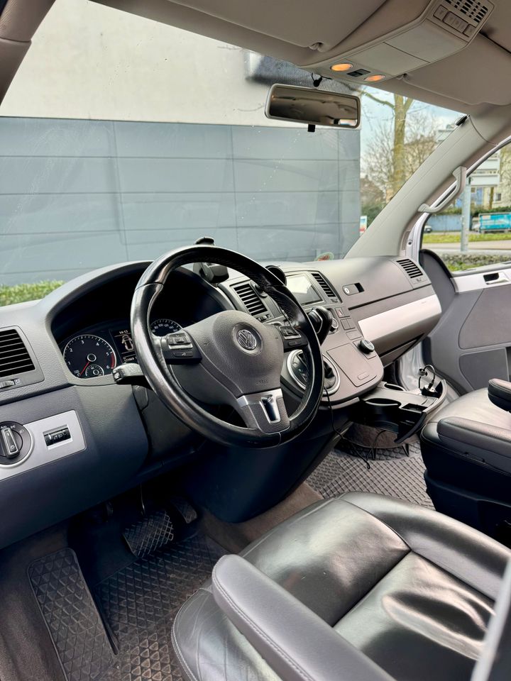 VW T5 Multivan, 121k km: Komfort, Stil & Abenteuerbereit! in Duisburg