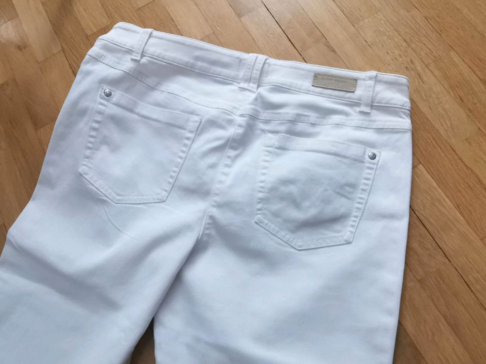 Hose Jeans Gerry Weber Hose Roxy Perfect Fit weiß 42 lang + Capri in Hannover