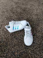 Adidas Schuhe Sneaker gr 32 Nordrhein-Westfalen - Niederkassel Vorschau
