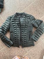Guess Steppjacke Größe XS Obermaterial löst sich Hessen - Butzbach Vorschau