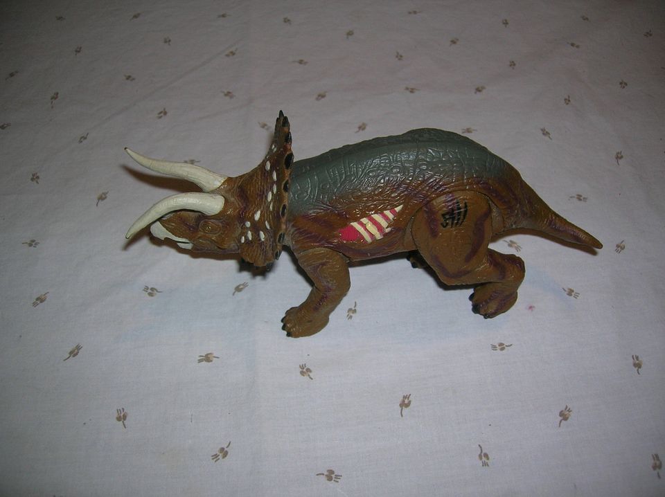 Hasbro Jurassic Park 3 Triceratops JP mit Stimme rar Rarität 2000 in Schellerten