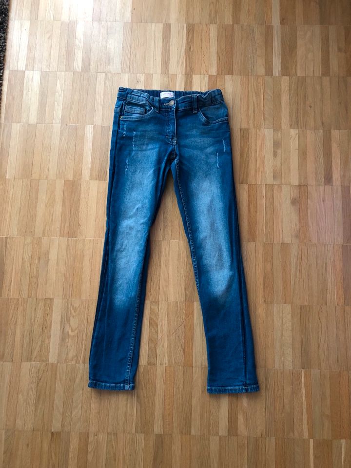 Jeans Hose Größe 134 140 in Putzbrunn