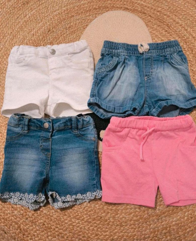 4er Set kurze Hosen Shorts Jeans Stoffshorts Größe 80 in Nordwalde