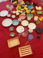 Kinderküche ca 80 bis 100 Teile. Holzspielzeug Porzellan usw Bayern - Regensburg Vorschau