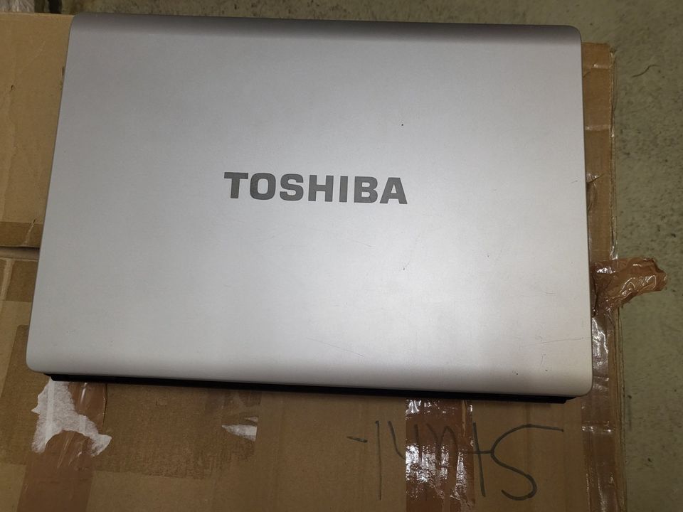 Toshiba Notebook 17 Zoll  defekt für Bastler in Düsseldorf