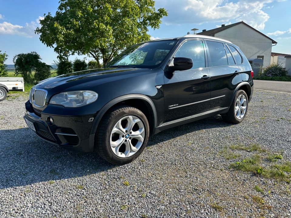 BMW X5 E70 30d Facelift in Moosthenning