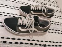 "Old Skool" Sneaker dunkelgrün von Vans Gr. 42 bzw. 9.0 (US) Köln - Nippes Vorschau