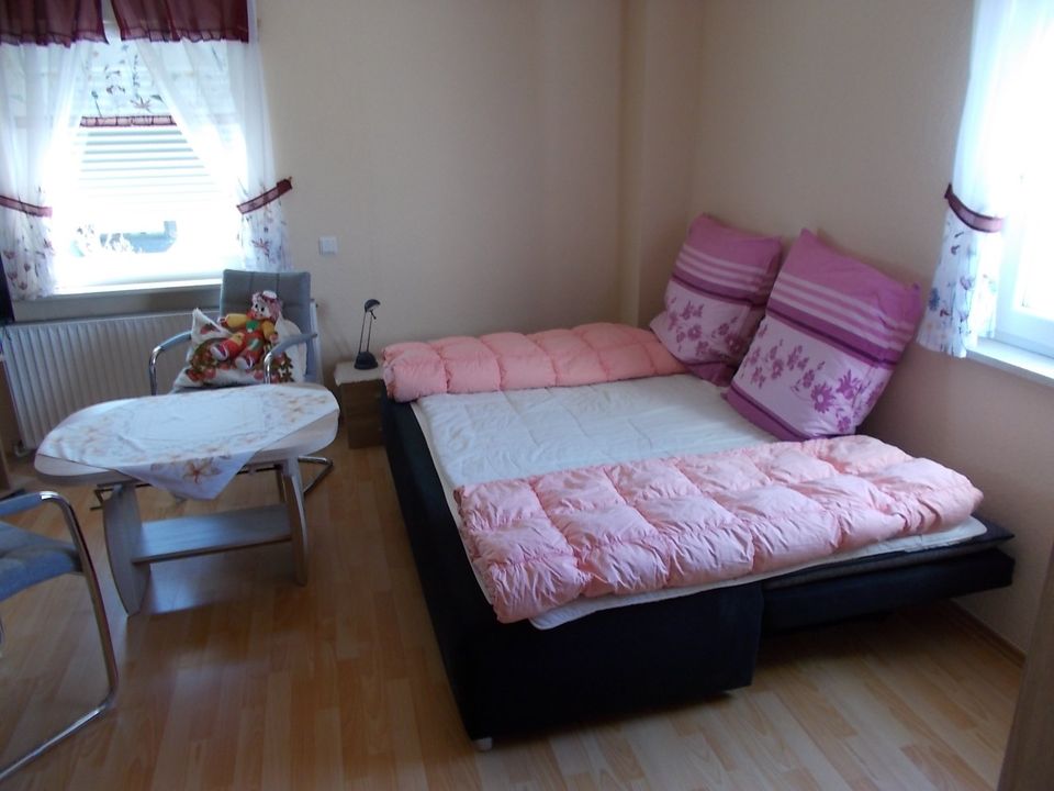 Futonbett, auch als Couch, 1,60 m x 2,00m, 320 €, Topper in Gummersbach