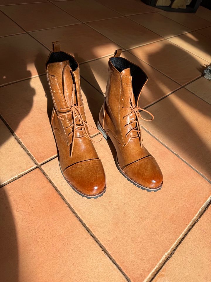 NEU - ungetragene -braune feine Leder Schuhe in Hohen Neuendorf
