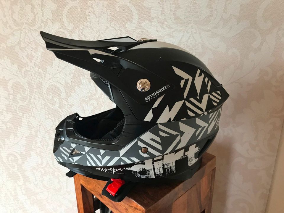 Actionbikes Fahradhelm Größe 49/50 in Reinfeld