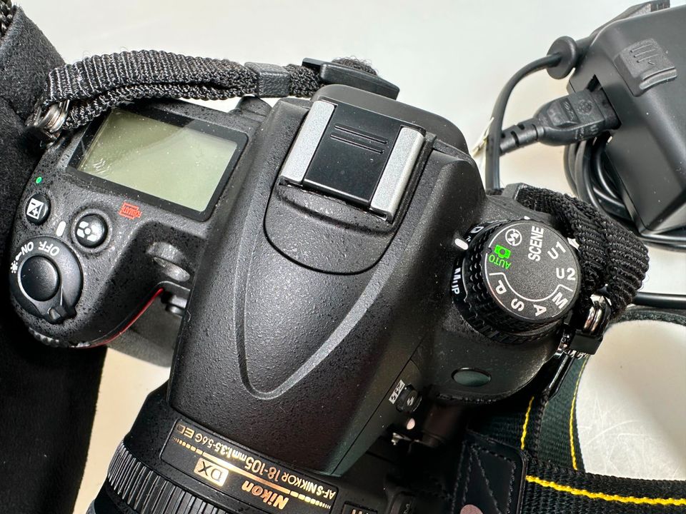 Nikon D7000 mit AF-S NIKKOR DX 18-105/3,5-5,6 G ED VR in Schweinfurt