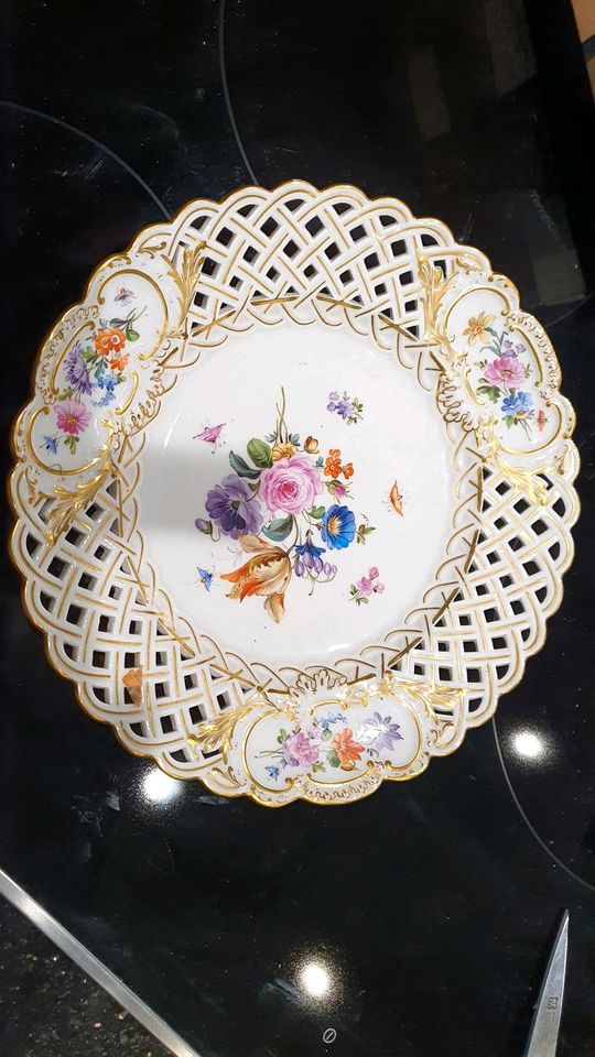 Meissen Porzellan Speiseteller Blumenmalerei und Schmetterlinge in Selm