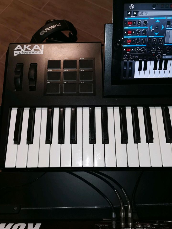 Akai professional synthstation mit ipad in Hellenhahn-Schellenberg