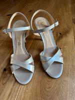 Unisa Sandaletten Leder Creme Silber Gr. 41 München - Pasing-Obermenzing Vorschau