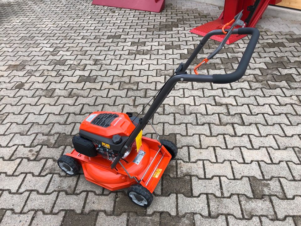 Husqvarna Benzinrasenmäher LB 146 in Teisendorf