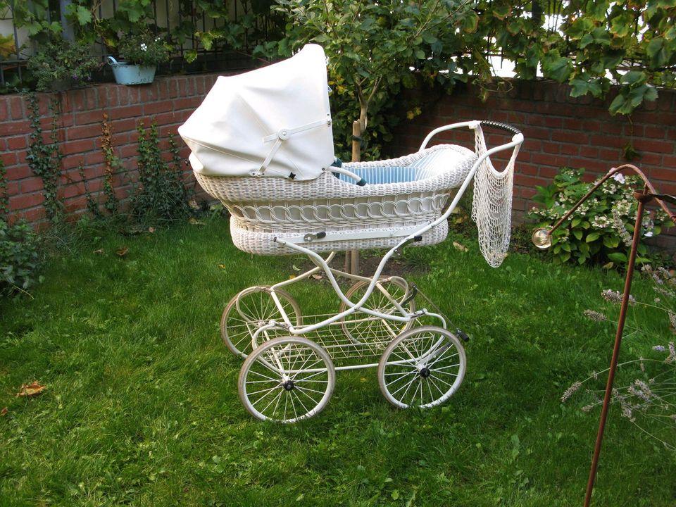 Nostalgie Kinderwagen von Knorr von 1980 in Greifswald