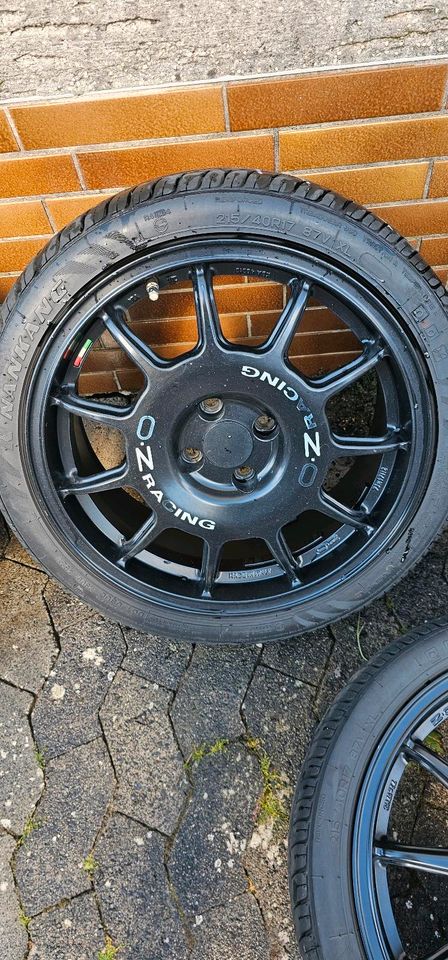 OZ Leggenda 7x17 ET 30 4x100 mit 215/40 R17 in Kirchhain