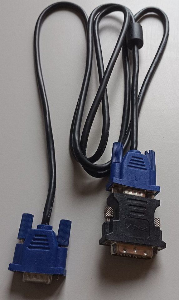 ATEN Switchbox für 2 PC an 1 Desktop + 3 Adapter & Kabel in Bad Belzig