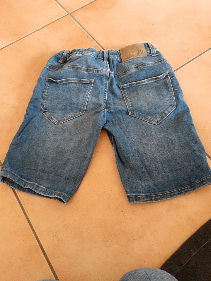 Kurze Hose, C&A, Shorts, Jeans, slim, neuwertig in Hochdorf (Riß)