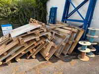 Holz zu verschenken in Berlin. Wir brauchen kein Entrümpelung Team. Das Holz ist lediglich zu verschenken. Berlin - Niederschönhausen Vorschau
