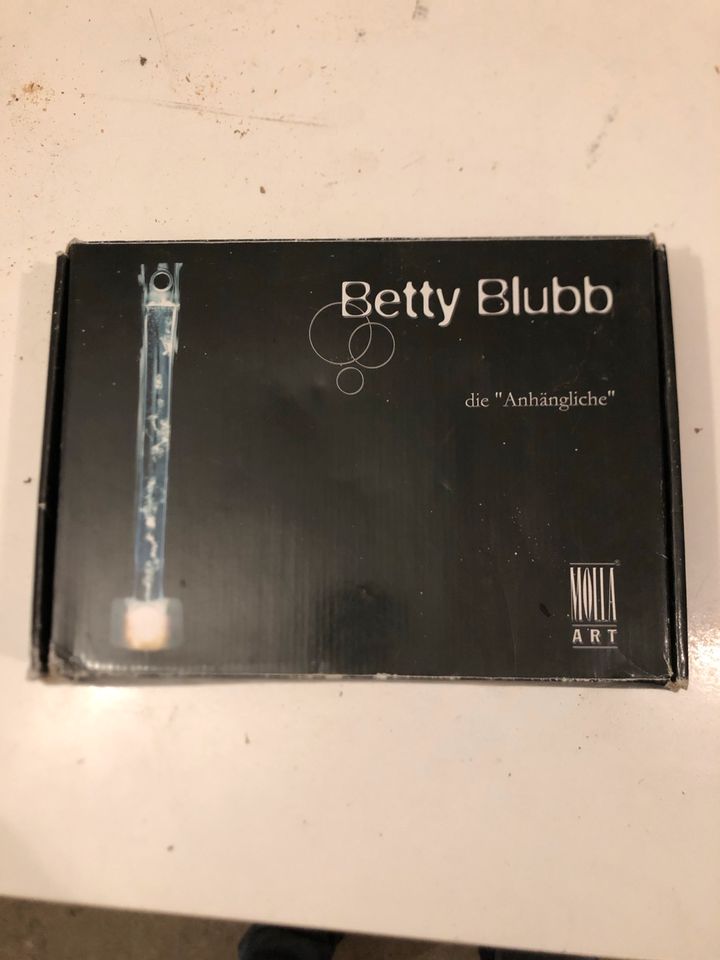 Betty Blubb , die Anhängliche, Wassersäule, Molla Art in Bergheim