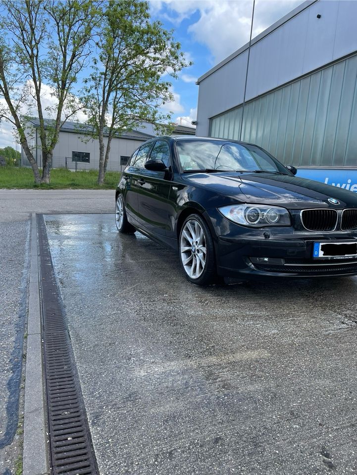 BMW 118d E87  Xenon,Navi,Harmann,Schiebedach,PDC in Langenpreising