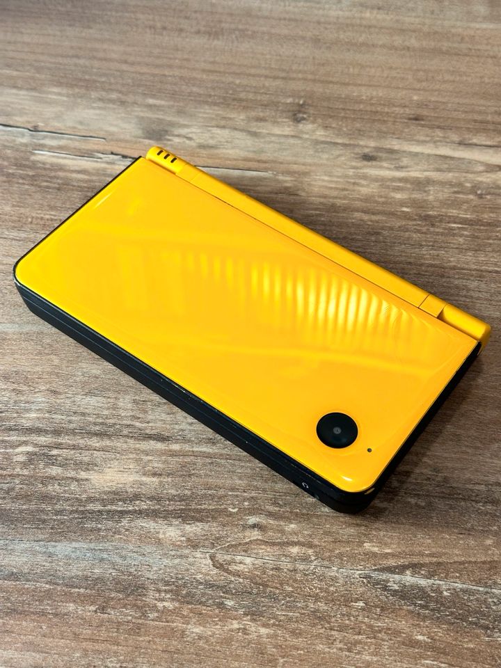 Nintendo DSi XL gelb in Greven