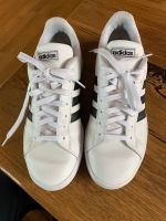 Adidas Turnschuhe  Größe 44 Niedersachsen - Lehre Vorschau