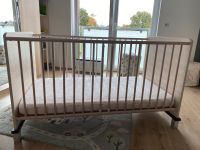 Babybett Paidi mit Umbauseiten zum Juniorbett + Matratze + Mobile Nordrhein-Westfalen - Nordkirchen Vorschau