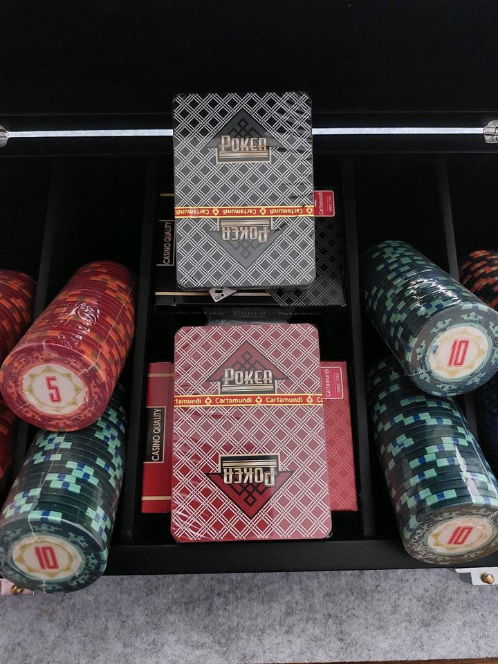 Der "Cartamundi" Pokerkoffer ist Neu. James-Bond Casino Royal. in Worms