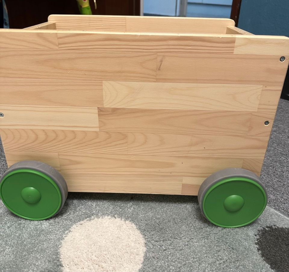 Ikea Holz Truhe für Kinderspielzeug und co in Leinfelden-Echterdingen
