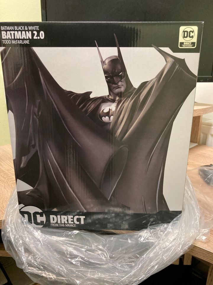 Batman Black & White Deluxe Statue by Todd McFarlane 24 cm Neu in Cottbus