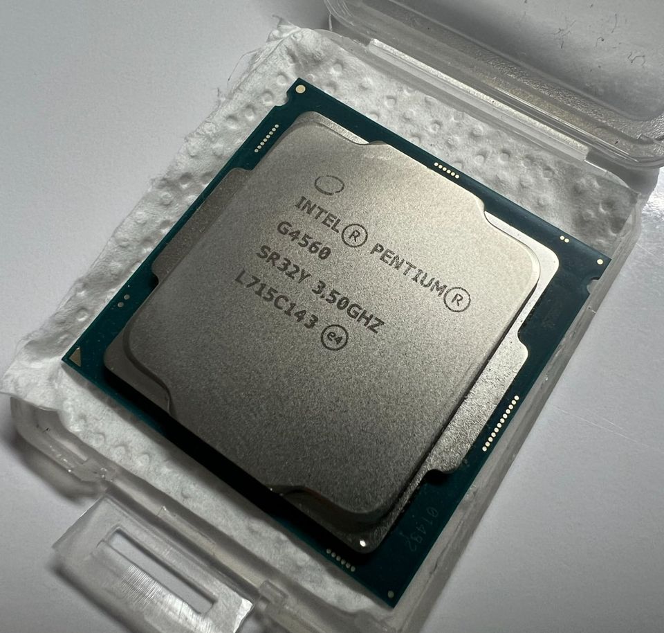 Intel Pentium Gold G4560 CPU (7th Gen Kaby Lake) in München