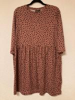 Rosé Kleid mit schwarzem Punkten L / 40 3/4 Ärmeln Janina Baden-Württemberg - Albstadt Vorschau
