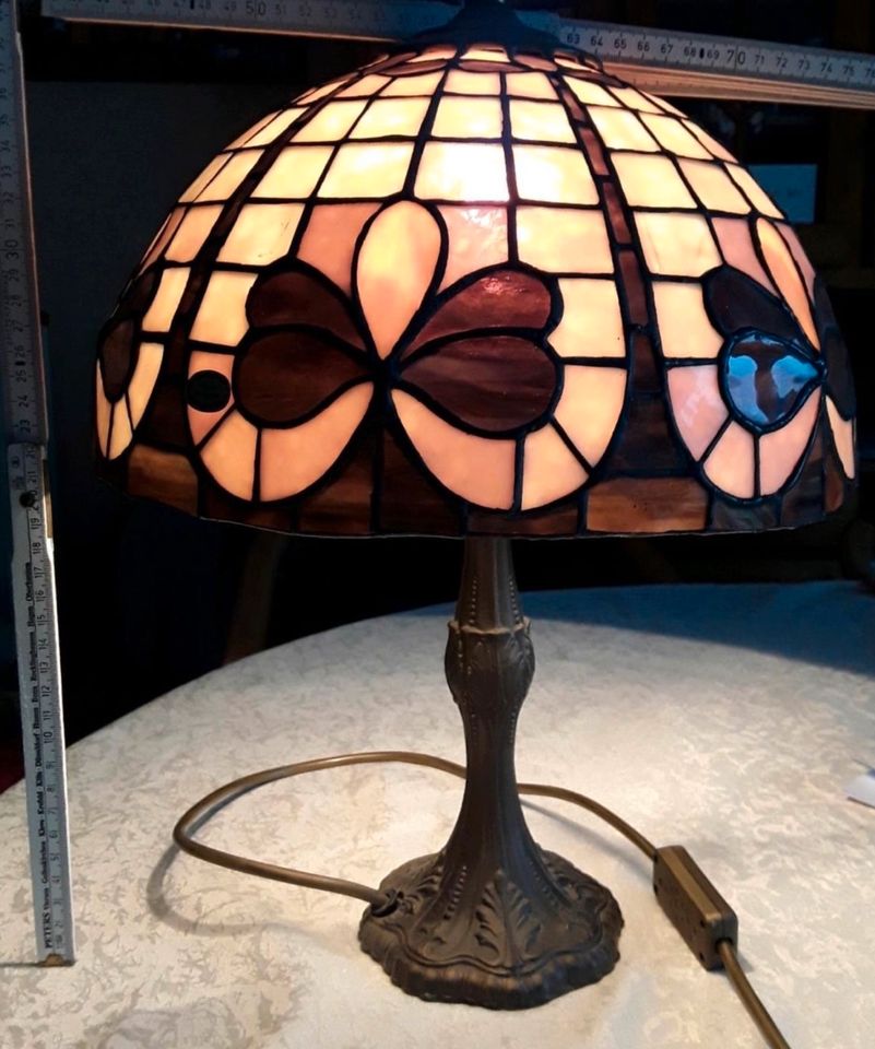 Tiffany Tischlampe handmade neuwertig in Viersen