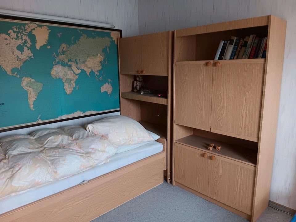 Gäste- / Jugendzimmer mit Bett in Kiel