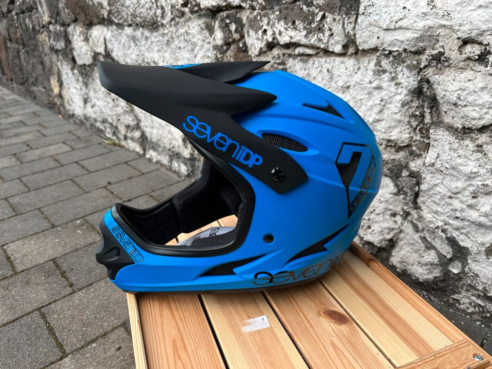 7iDP M1 MTB Helm, Gr. L, blau in Staufenberg