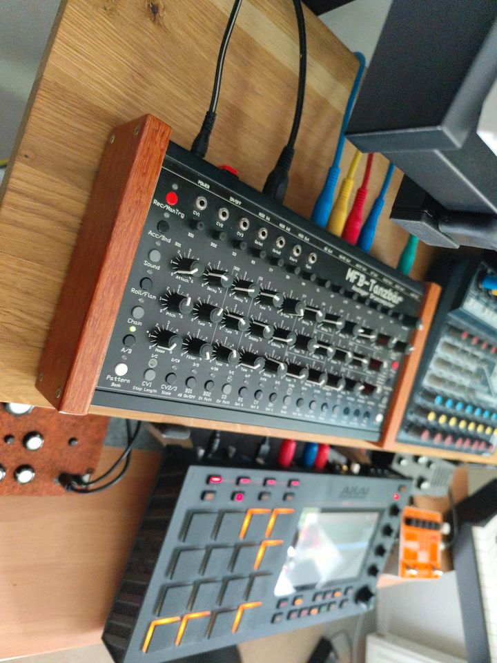 MFB Tanzbär Vintage Analog Drum Machine in Ahrensburg